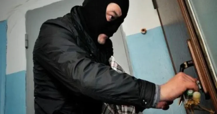 Şəmkirdə evə BASQIN