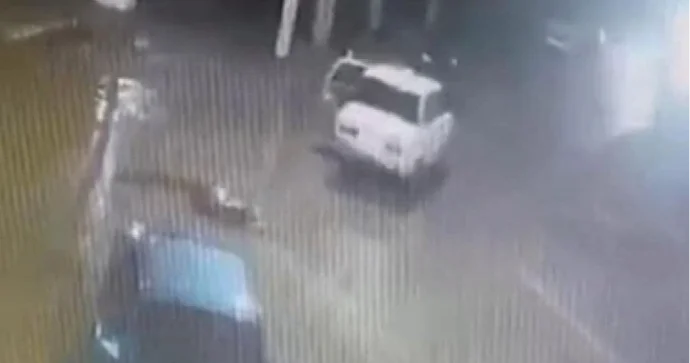 Qız maşından yola düşdü ANBAAN VİDEO