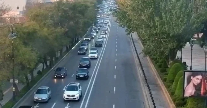 Bakının bir sıra yollarında tıxac yaranıb