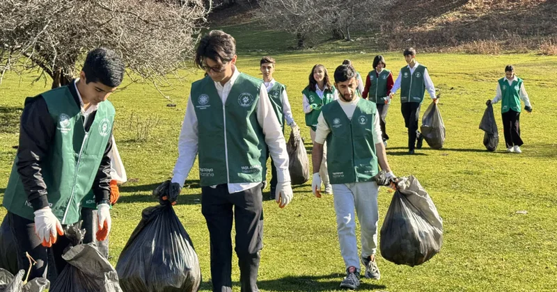 Qəbələ “ASAN xidmət” mərkəzinin könüllüləri ətraf mühitin qorunmasına töhfə verirlər