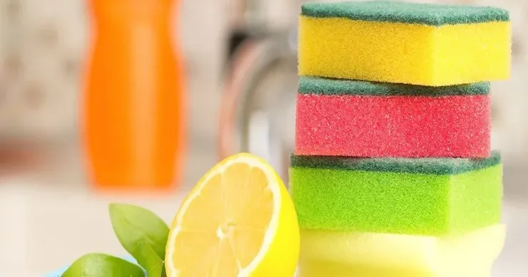 Mavi, yaşıl və ya sarı: mətbəx süngərlərinin fərqli rəngləri əslində nə üçündür?