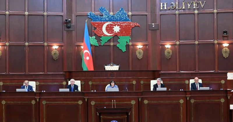 Milli Məclisdə gələn ilin dövlət büdcəsi və büdcə zərfinə daxil olan qanun layihələri müzakirə edilir