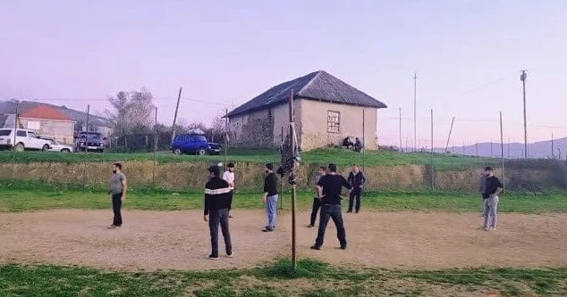 Yardımlı sakinlərinin voleybol sevgisi VİDEO