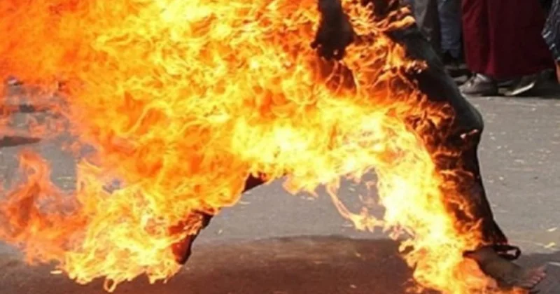 Kişi mübahisə etdiyi qadını yandırdı