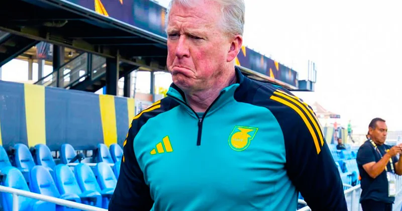 Baş məşqçisi olmayan komandaya qalib gələ bilməyən Stiv Maklaren istefa verdi