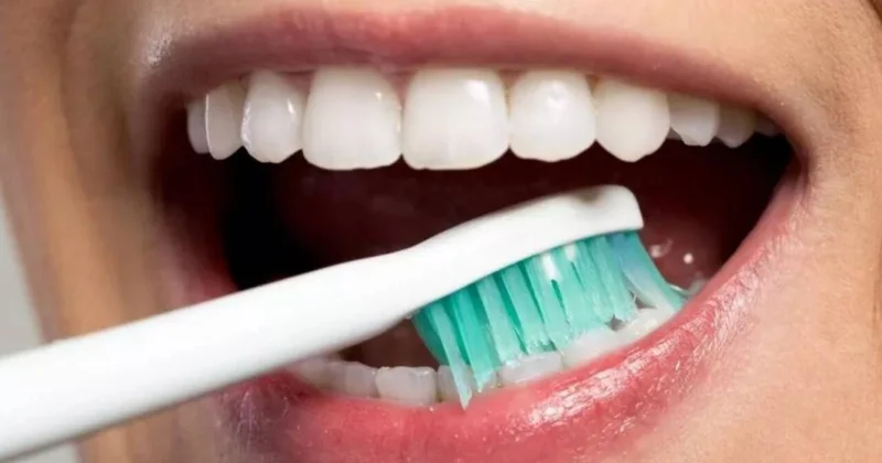 Dişləri gündə 3 dəfə fırçalamaq lazım deyilmiş Həkimdən xəbərdarlıq