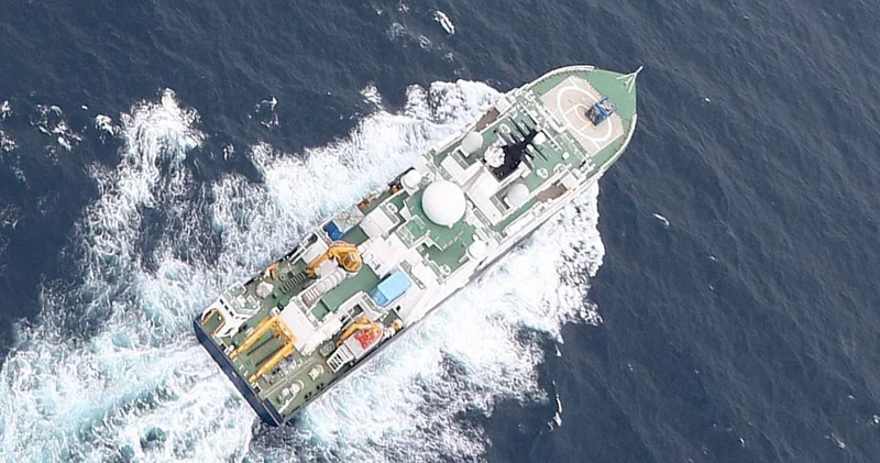 Britaniyada casus gəmisi böhranı “Nə etdiyinizi bilirik”