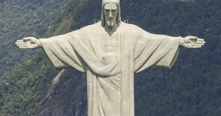 İsa Məsih heykəlini ötdü: Braziliyada 54 metrlik Məryəm Ana abidəsi
