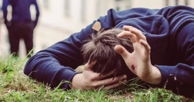 В Баку мужчина откусил ухо соседу