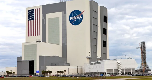 ABŞ da Hubble teleskopunu idarə edən NASA işçilərinin 30% dən çoxu işdən çıxarılıb