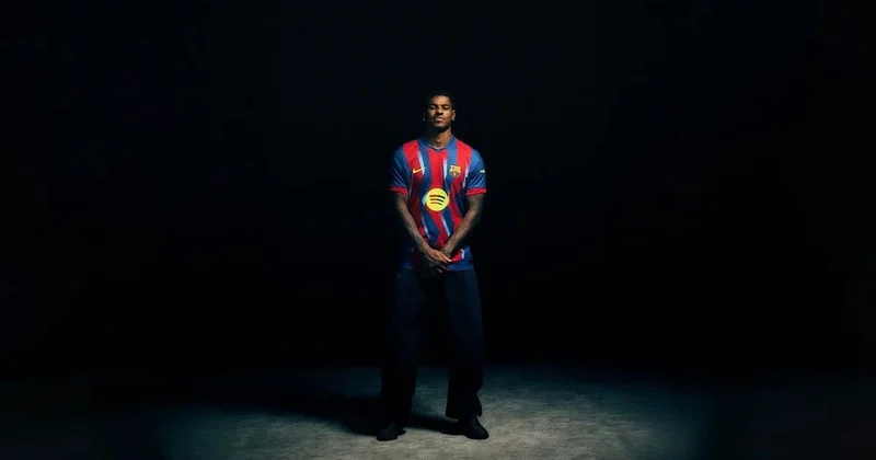 “Barselona“ dördüncü formasını “Real Madrid“ üzərindəki qələbənin 20 illiyinə həsr etdi FOTO