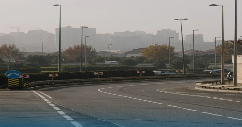 На Забратской дороге создают новую полосу для общественного транспорта ФОТО