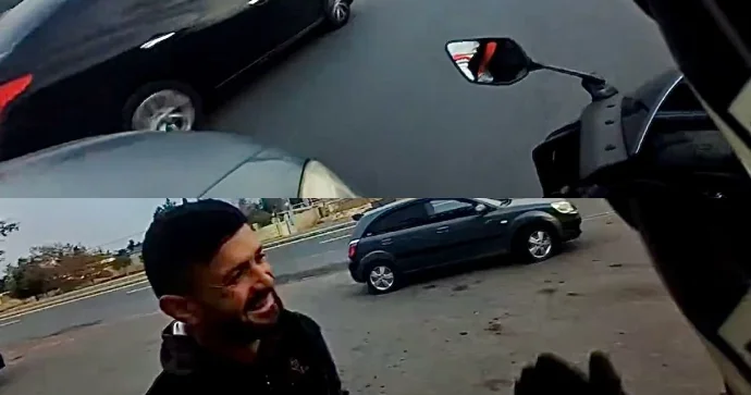 İki zolağın ortasından keçmək istəyən sürücü təhlükə yaratdı Sonra görün nə oldu VİDEO