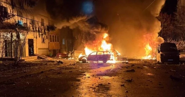 Xarkova hücum: onlarla insan yaralanıb, şəhər viran qalıb