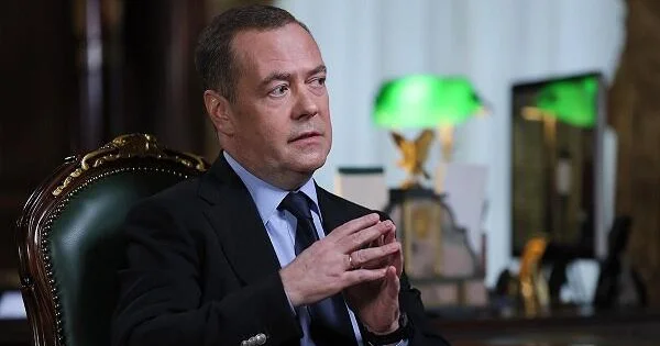 Çürümə gedir, rejimin sonu qaçılmazdır Medvedyev