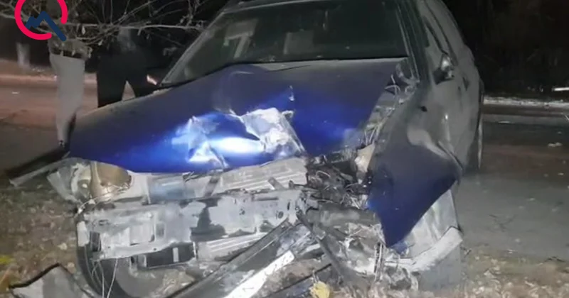 Avtomobil ağaca çırpıldı, sürücü xəstəxanalıq oldu Video