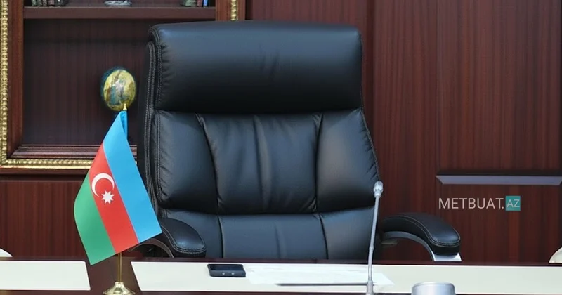 O, 37 ildir yüksək vəzifədədir FOTO