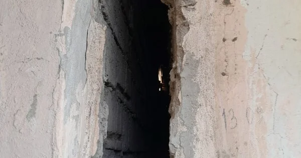 Sumqayıtın 17 ci mikrorayonunda bina qəzalı vəziyyətdədir: Sakinlər həyati təhlükədən narahatdır FOTOLAR