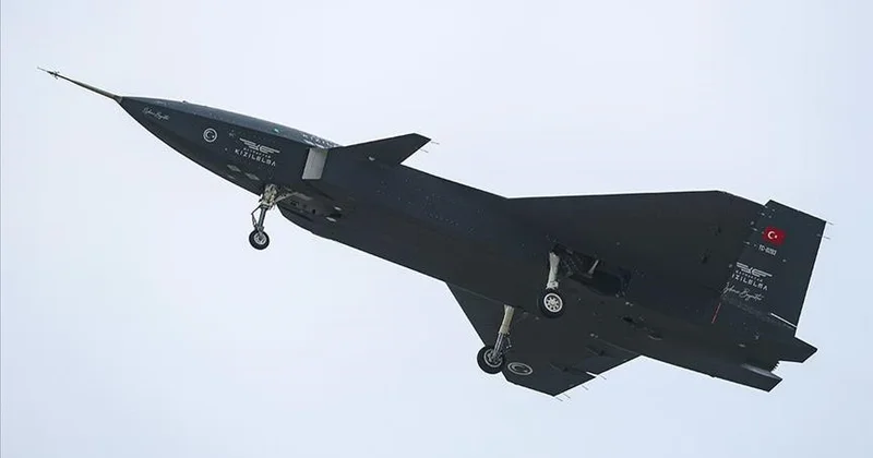 В Турции испытали новый боевой беспилотный самолет ВИДЕО