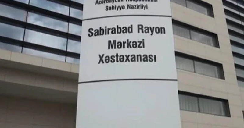 Rüşvət almaqda təqsirləndirilən sabiq vəzifəlilərinin məhkəməsi başladı