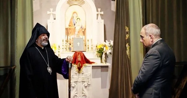 Paşinyanın əsas rəqibi artıq Kilsədir Deputat