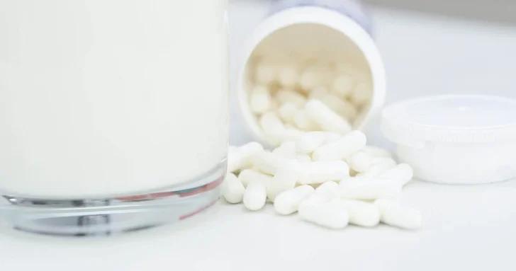 Молоко vs антибиотики: почему кальций мешает лечению инфекций?