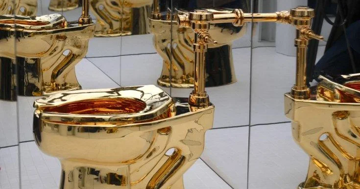 Qızıldan hazırlanmış unitaz 11,2 milyona satıldı