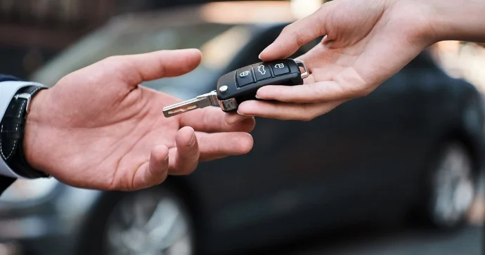 Qadın icarə maşınları sataraq 70 nəfəri aldatdı