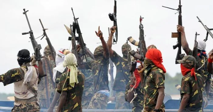 Silahlılar 24 məktəbli qızı qaçırıblar