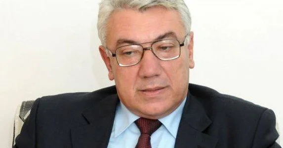 Eldar Namazov Prezident Aparatından qovulan bu tərçüməçidən bəhs edib FOTOLAR