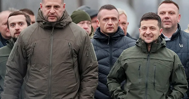 Zelenskinin yaxın adamının üstünü qara buludlar alıb