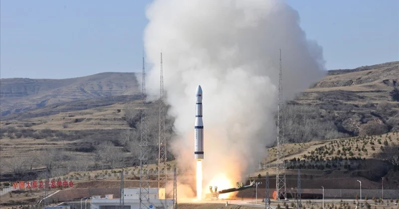 Çin orbitə üç kosmik kəşfiyyat peyki çıxarıb