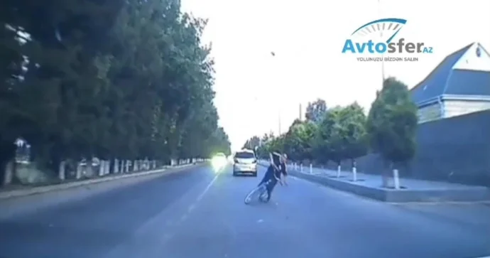 Ağdamda velosiped sürən yeniyetmə yola çıxdı; ölümdən son anda qurtuldu VİDEO