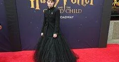 Сыгравший сына Драко Малфоя актер смутил фанатов выходом в платье