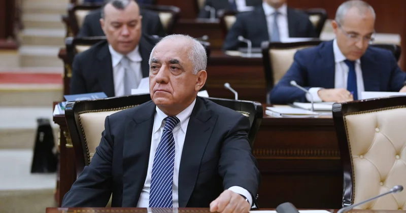 Hökumət üzvləri parlamentdə İclasdan FOTOLAR