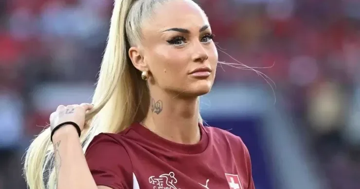 Məşhur futbolçunun evi qarət edildi