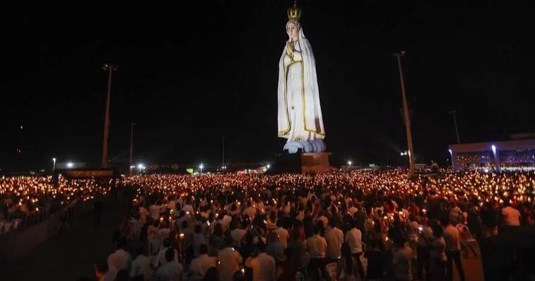 54 metrlik Məryəm ana abidəsi KONKRET