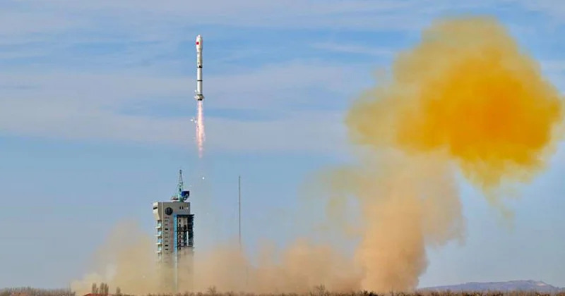 Çin kosmosa 3 peyk göndərdi