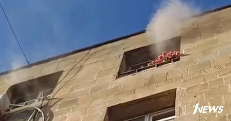 В Баку произошел пожар в общежитии ВИДЕО