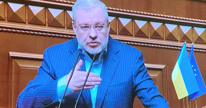 Рада уволила с должности министра Галущенко