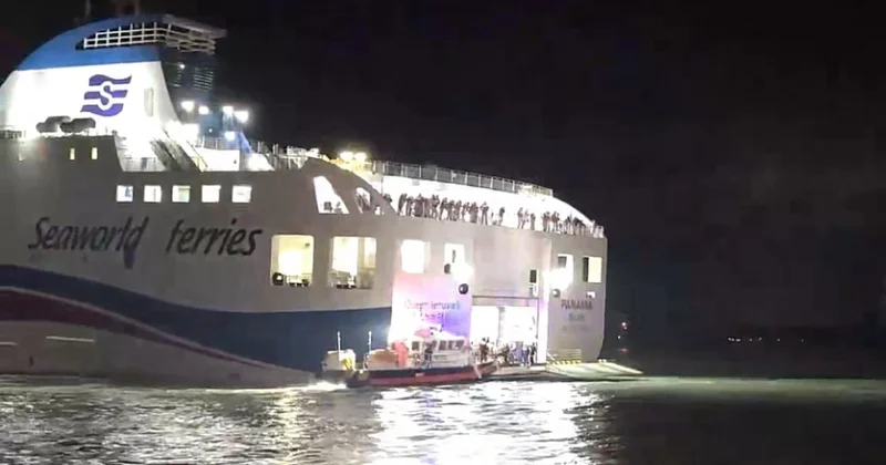 Cənubi Koreyada göyərtəsində 267 sərnişin olan bərə saya oturub