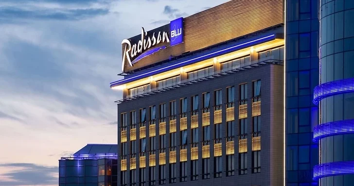 400 человек спасены из горящего отеля Radisson Blu в центре Москвы РФ