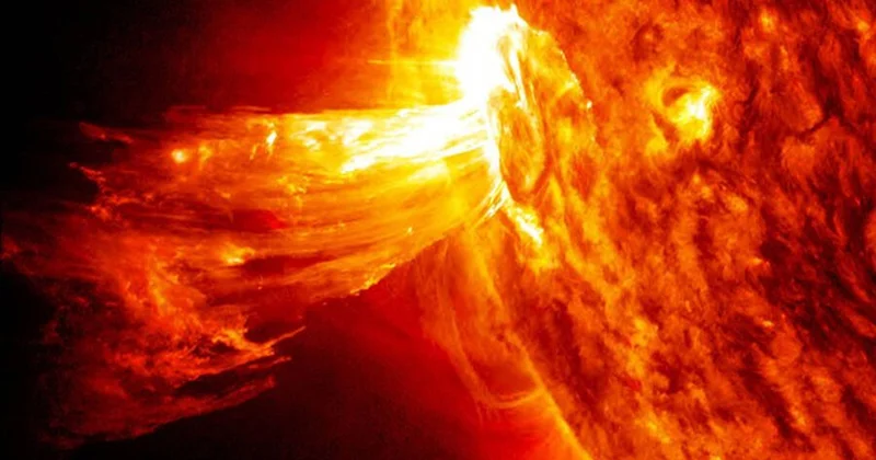 Günəş plazma buludu ulduzlararası obyektlə toqquşacaq