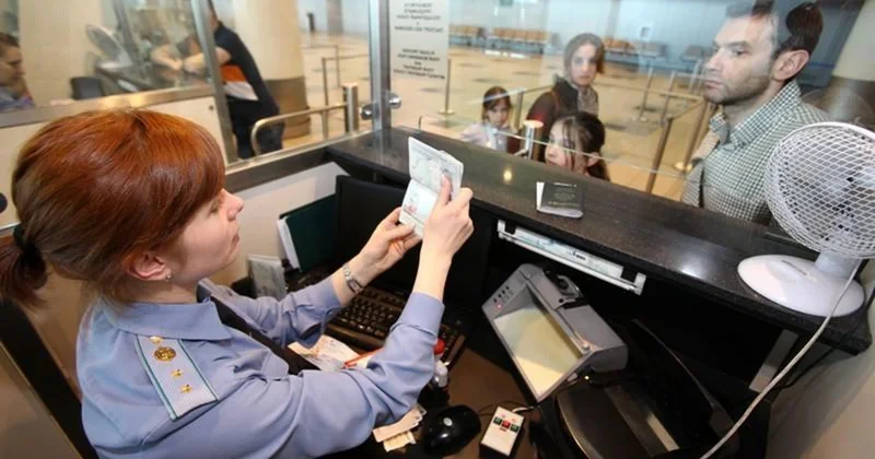 Rusiyanın ən böyük hava limanlarında miqrantlara nəzarət gücləndirildi