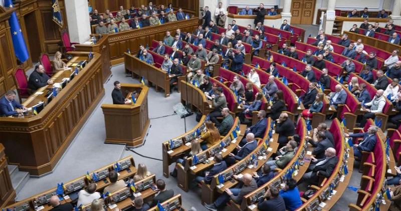 Xalqın xidmətçiləri korrupsiyada ittiham edilirlər