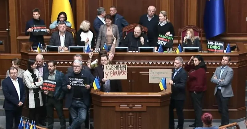 Коррупционный скандал в Украине: уволены два министра