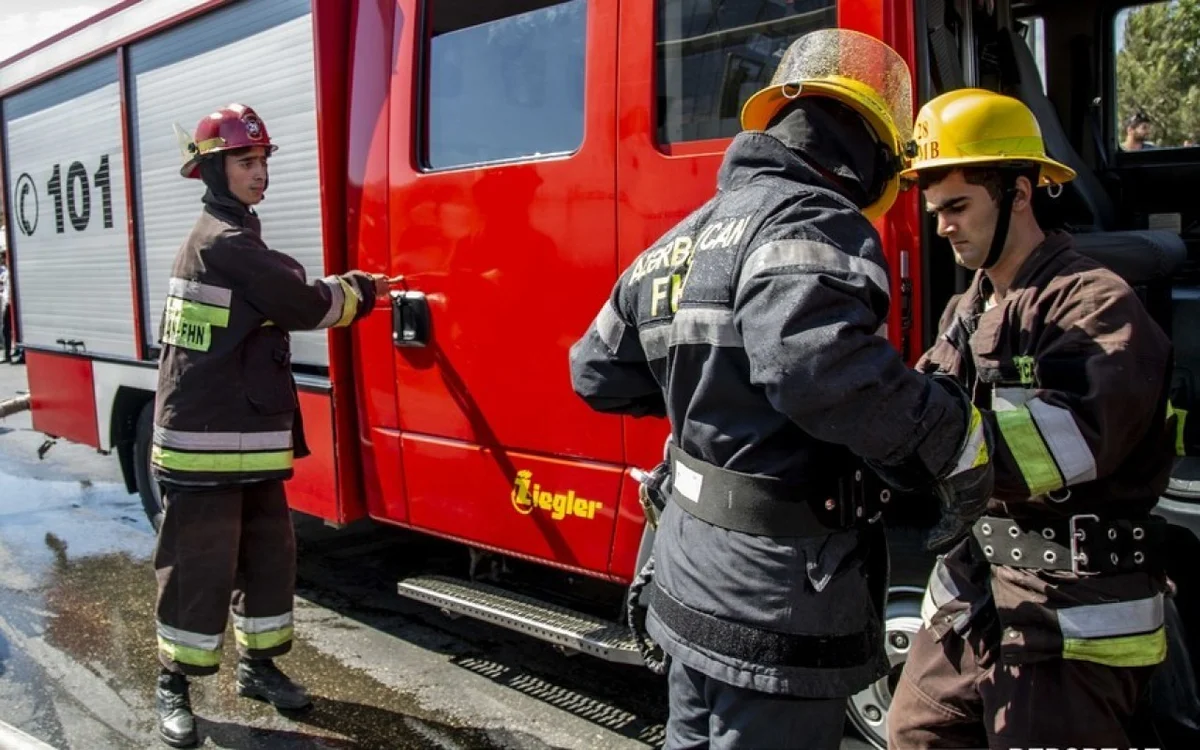 Bakıda mağaza yandı, işçilər təxliyə edildi