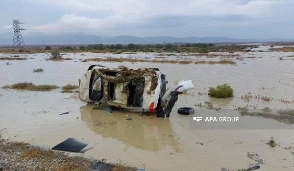 Kia yoldan çıxaraq aşdı: ölənlər var