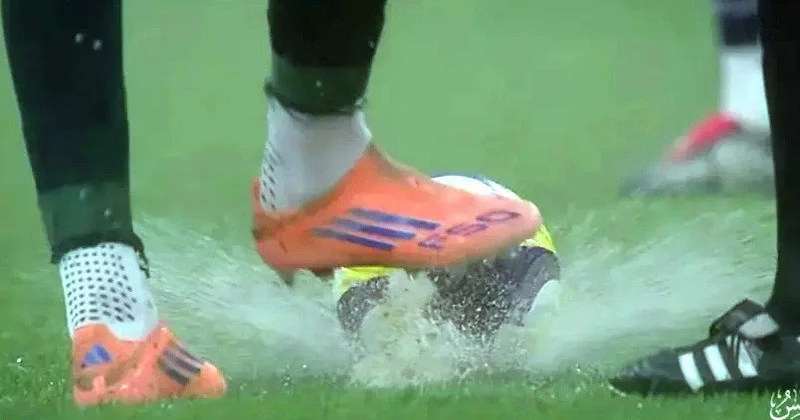 Güclü yağış matçı yarımçıq qoydu VİDEO