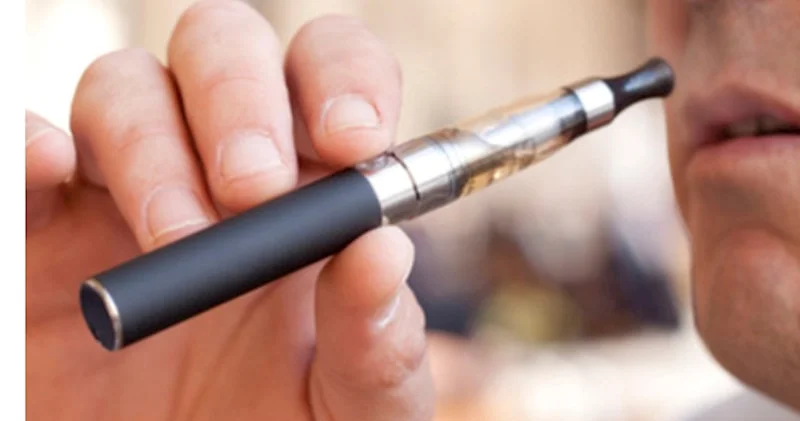 Elektron siqaret çəkənlər psixoloji dəstək görməlidir AÇIQLAMA